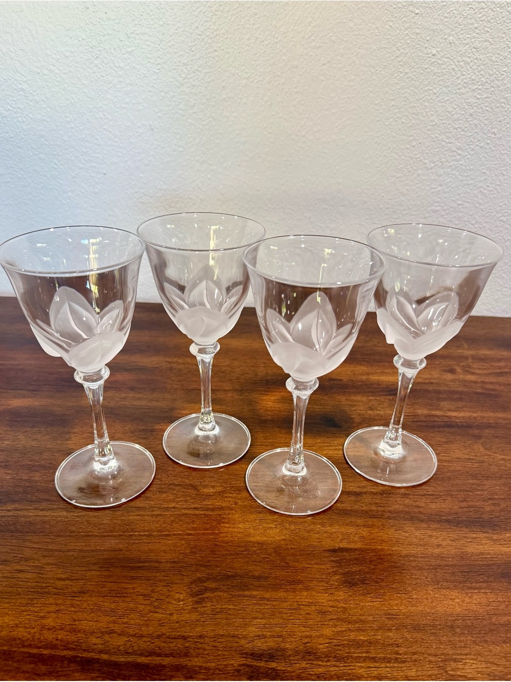 VINTAGE Cristal D'Arques Durand Set of 4 Frosted Petals Wine Glasses "Florence"